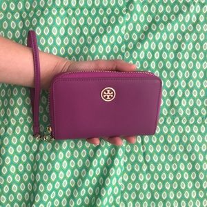 AUTHENTIC Tory Burch wristlet